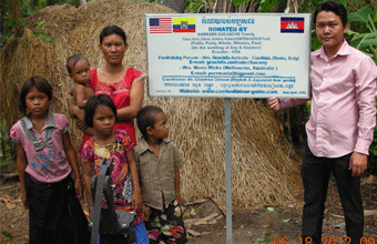 ANDRADE-CALVACHE family & SANTANA-ANDRADE Family. [Ecuador-USA]. (Kok Khnang village). April 2012. Wells No.71