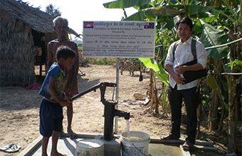 Terry & Denise O’Neill, Christian O’Neill & Tahnee Herring (Brisbane, Island, Queensland, Australia). Kok Po Village. Jan 2014. Well No. 207